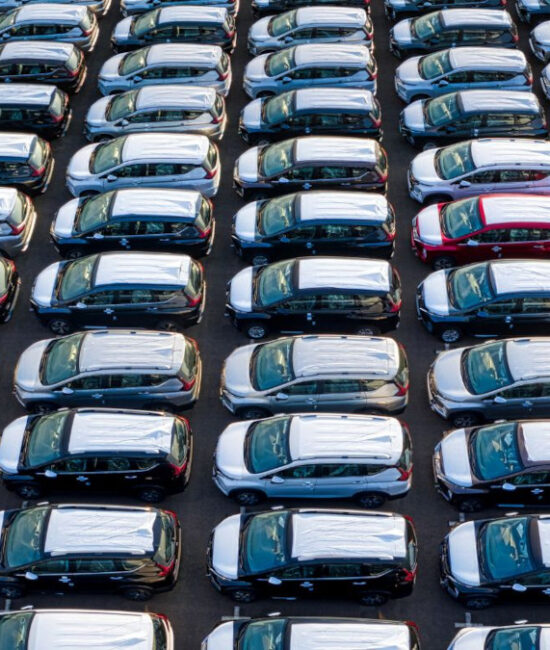 Mercato auto italiano gennaio 2026 in crescita del 6,2% con aumento delle immatricolazioni e focus su auto elettriche e ibride