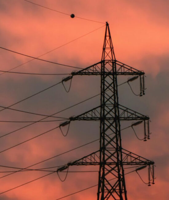 Reti elettriche e impianti rinnovabili al centro della crescita della domanda globale di elettricità fino al 2030