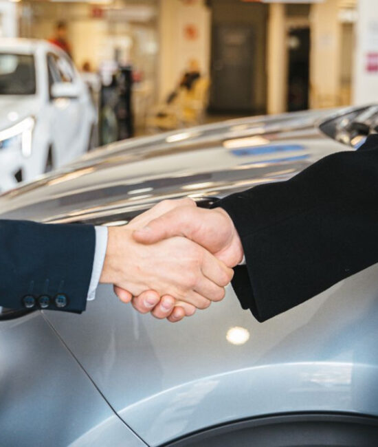 Auto elettrica compatta in ricarica: il prezzo medio in Europa diminuisce grazie ai nuovi modelli accessibili