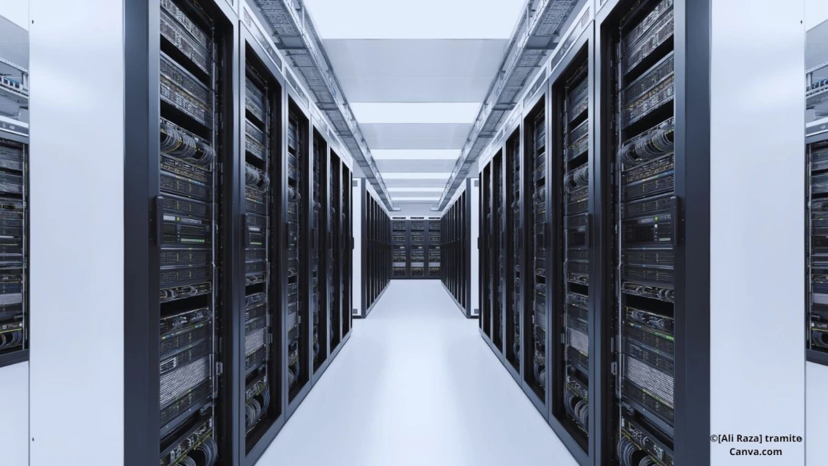 Fila di server in un moderno data center
